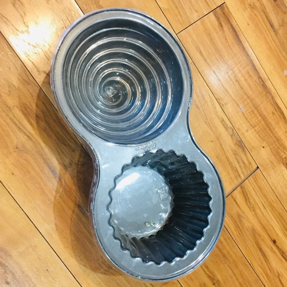 WILTON giant cupcake pan baking bakery birthday party